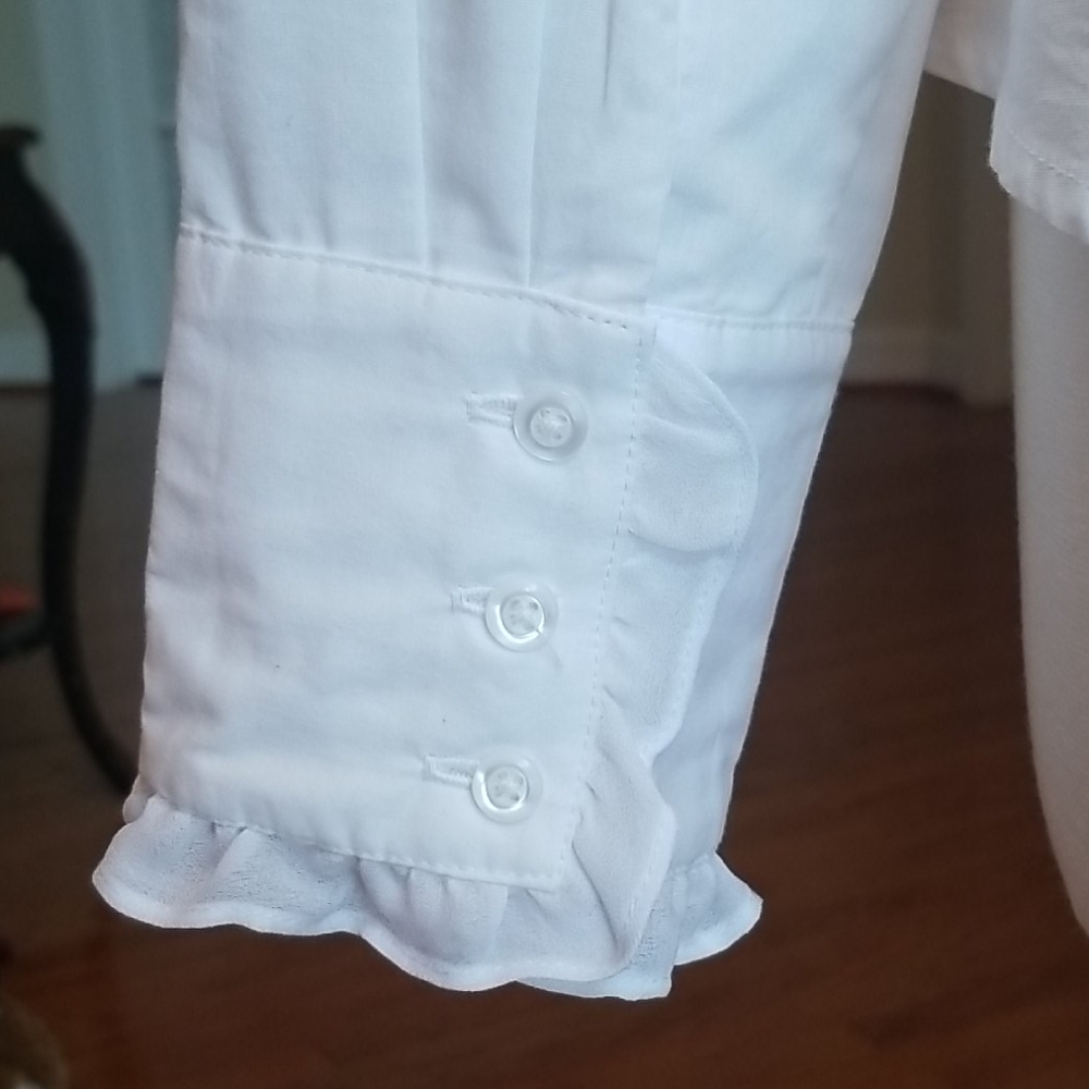 NWOT Ruffled button up shirt - Picture 4 of 8